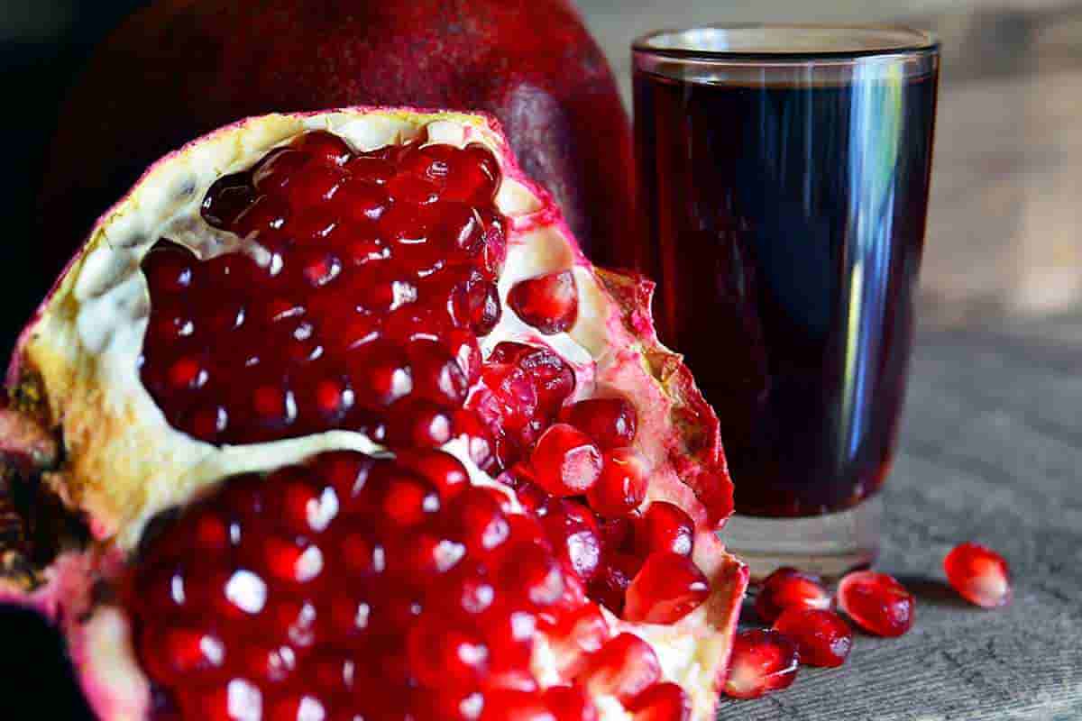  فوائد عصير الرمان لجسم الانسان خواصه الجمیلة لصنع الدم 
